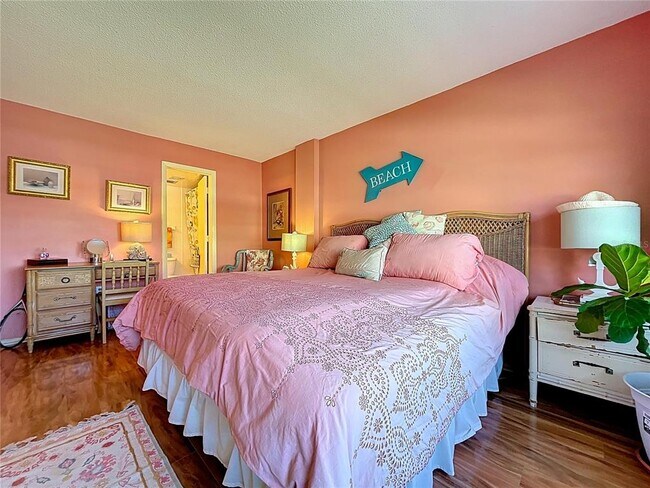 Building Photo - 4650 Cove Cir