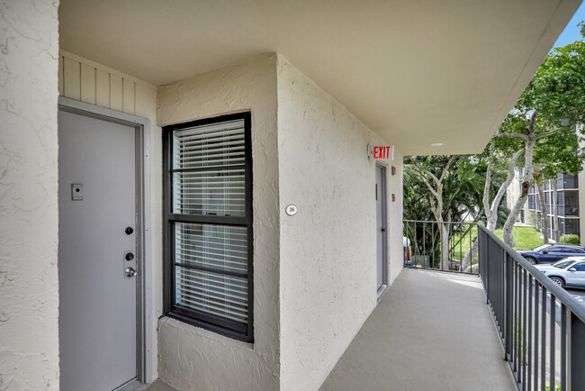 Building Photo - 13 Royal Palm Way