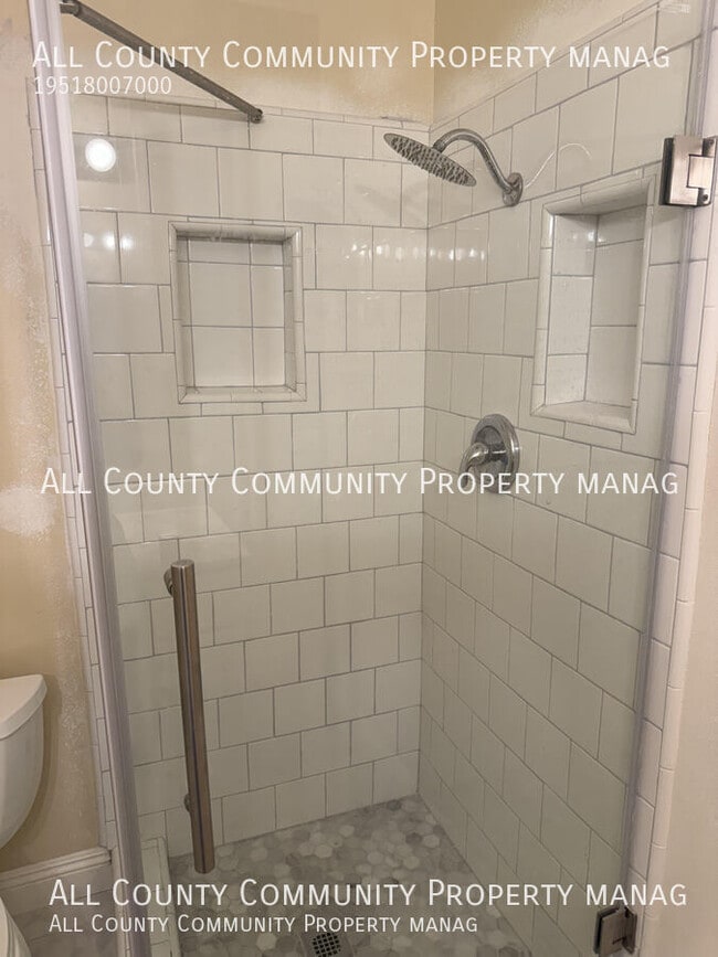 Building Photo - 624 Persimmon Way