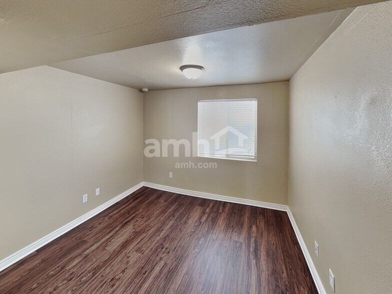 Building Photo - 1449 S 2490 E