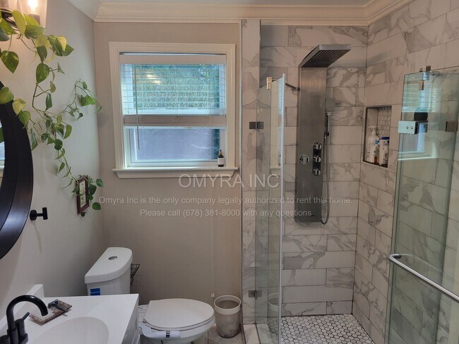 Building Photo - Beautiful 3 Bedroom House in Atlanta!