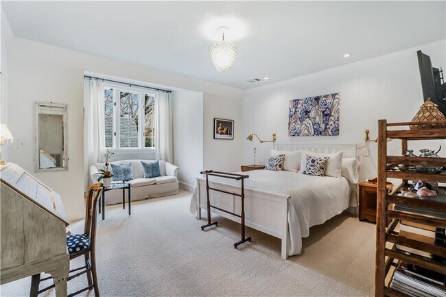 Building Photo - 4224 E Conway Dr NW