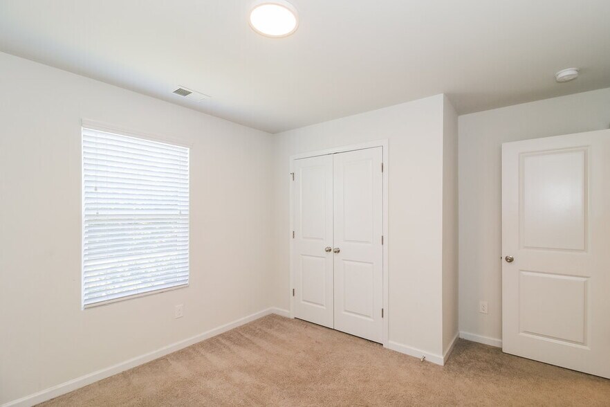 Building Photo - 299 Hamilton Pointe Dr