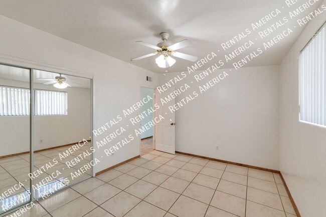 Building Photo - 803 E Holaway Dr