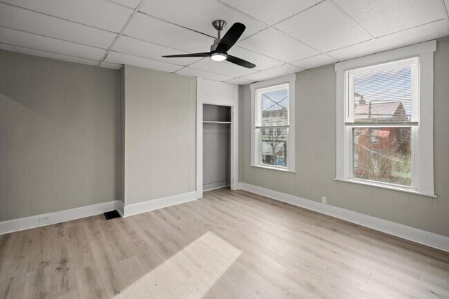 Building Photo - 941 York St