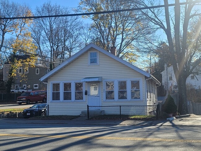 Building Photo - 999 Washington St