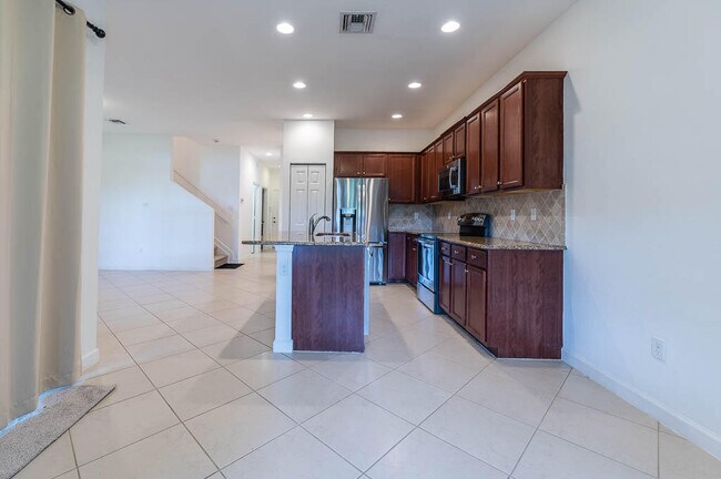 Building Photo - 10283 Wellington Parc Dr