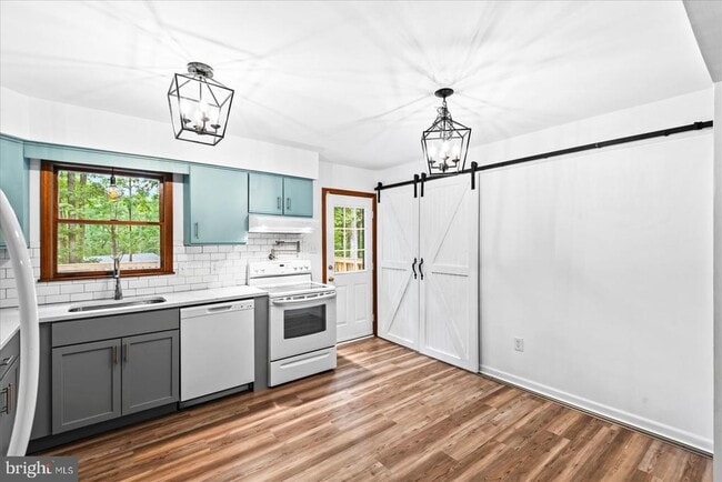 Building Photo - 65 Wades Run