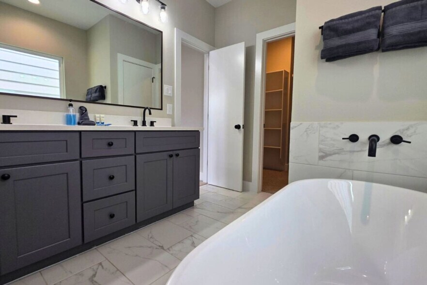 Building Photo - 8326 Curry Rd