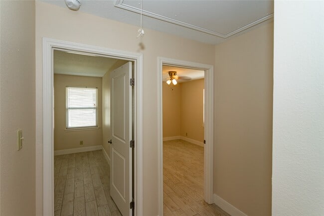 Building Photo - 9714 Cedardale Dr