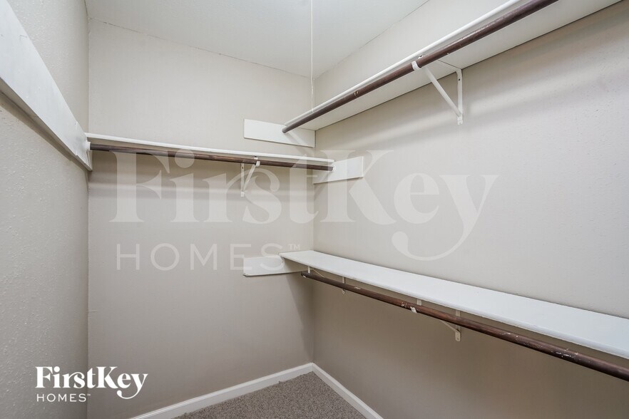 Building Photo - 17927 Lake Manor Dr