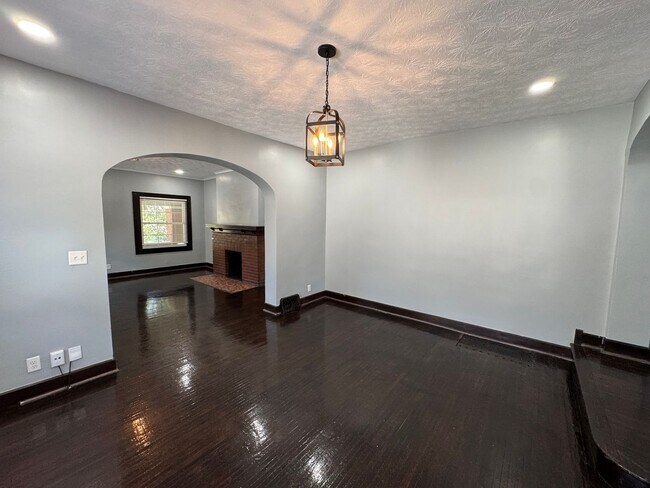 Building Photo - 712 Dequincy St