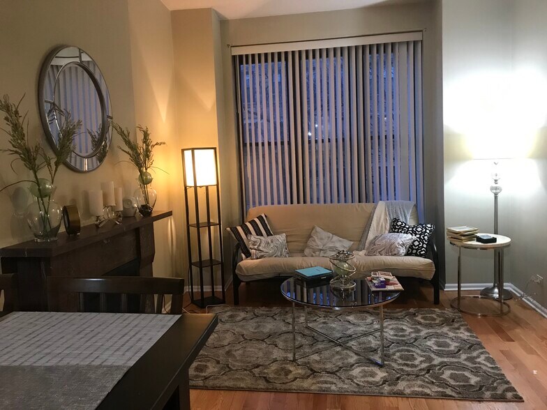 Building Photo - 619 S Loomis St