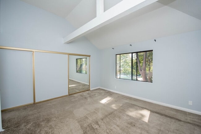 Building Photo - Huntington Beach Townhome