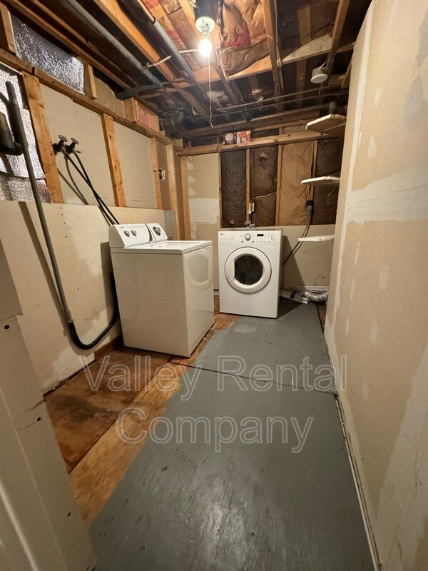 Building Photo - 87 S Silver Ln