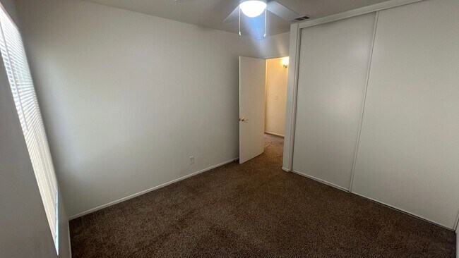 Building Photo - Single Story Rosamond home