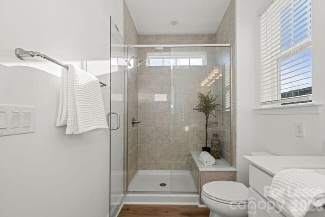 Building Photo - 1018 Fairway Green Ln