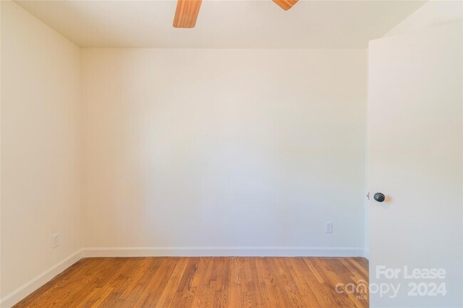 Building Photo - 5020 Coronado Dr