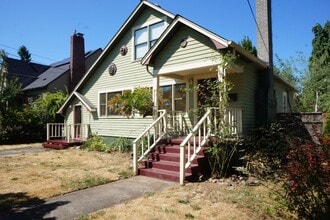 Building Photo - NE Portland 3 bedroom Rose City Park