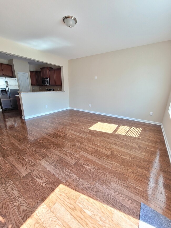 Building Photo - 4464 Middletown Dr