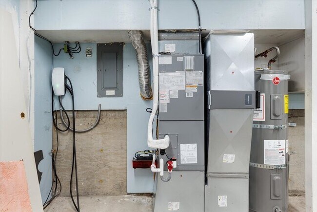 Building Photo - RIVERFRONT CONDO IN LONGVIEW