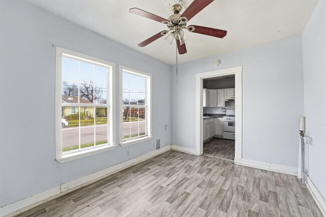 Building Photo - 2420 Stevens St