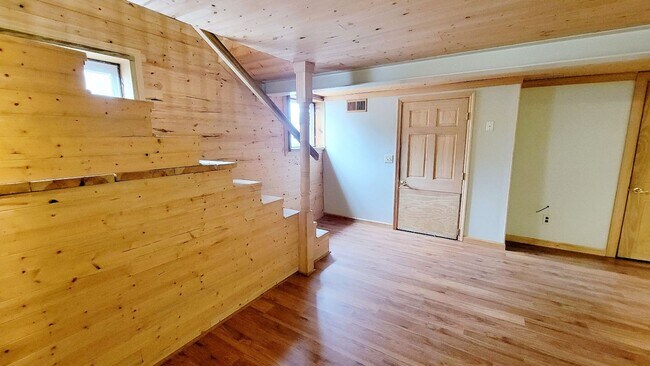 Building Photo - 2 Bedroom house near Mileground - Available 05/20/2026