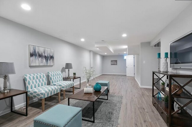 Building Photo - 622 Nancy Plz