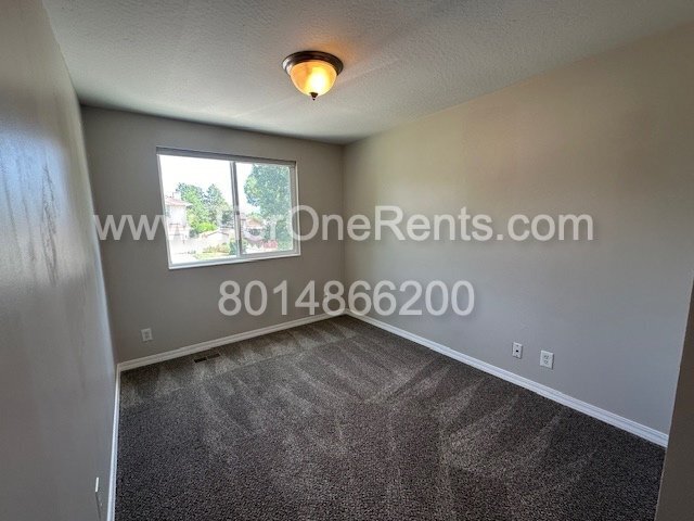 Building Photo - This property offers a NO DEPOSIT option available for qualified renters!