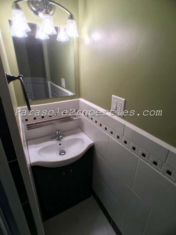 Building Photo - 704 Cooney St