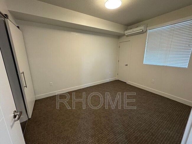 Building Photo - 965 Central