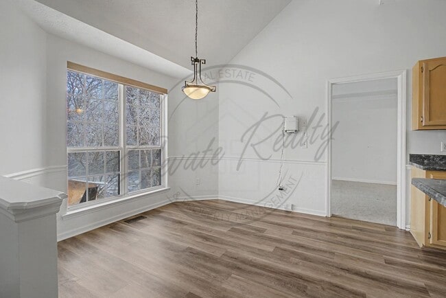 Building Photo - Three Bedroom Brick Home in Hendersonville!