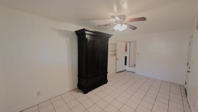 Building Photo - Less Than 1 Mile to ASU! 3 Bed / 2 Bath with Bonus room that can be an office or 4th bedroom!