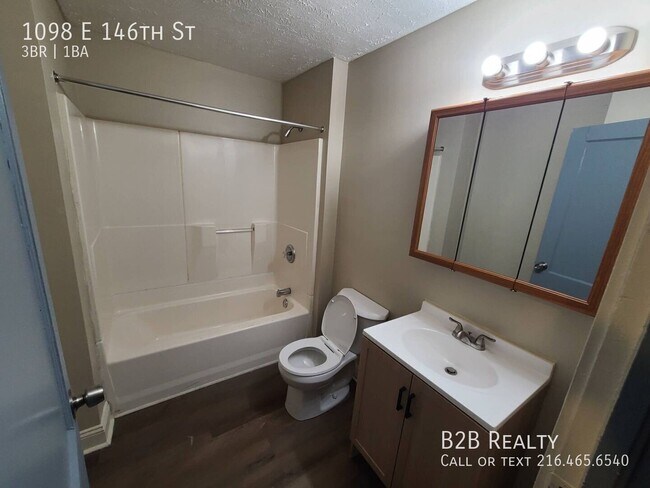 Building Photo - 1098 E 146th St
