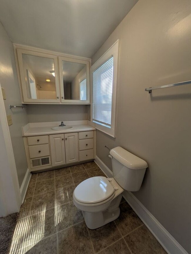 Building Photo - 3BD/2BA Home in Hickory