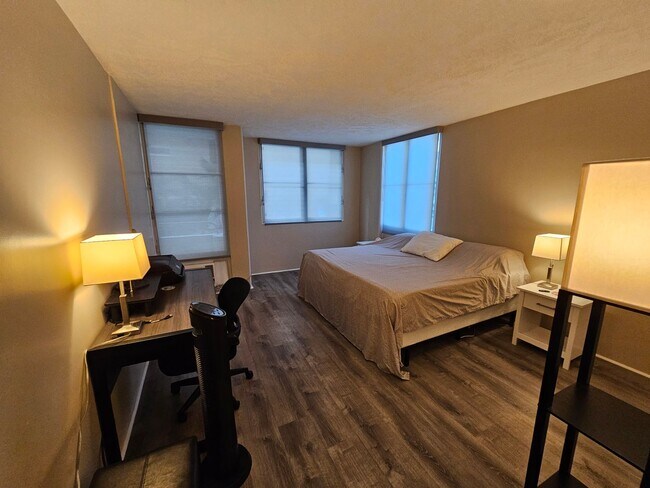 Building Photo - Window AC. Furnished. Near Beaches. (RRLLC)