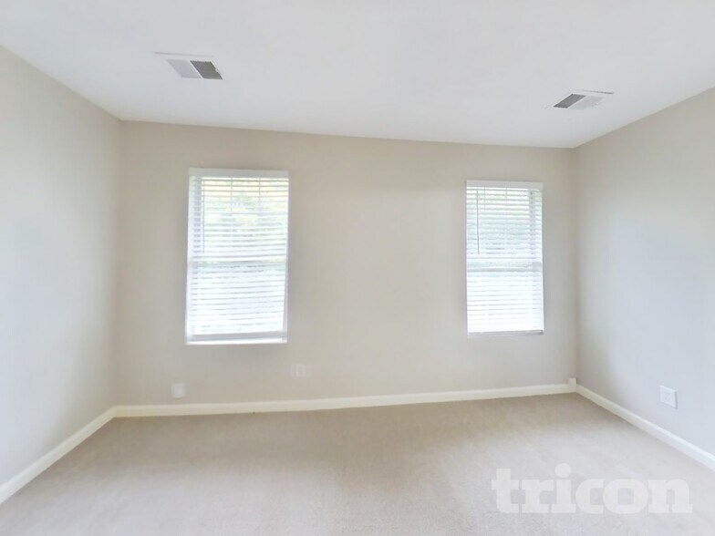 Building Photo - 1008 Carriage Trace Cir