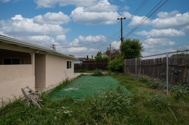 Building Photo - Charming 3 Bedrooms 2 Bathrooms Home $3,50...