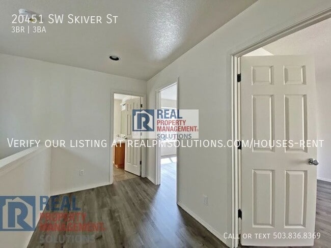 Building Photo - 20451 SW Skiver St