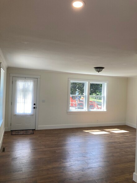 Building Photo - 18 Fairfield Ave