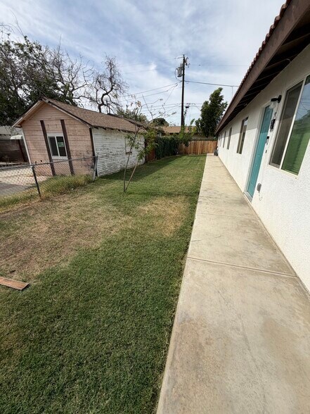 Building Photo - 216 E Belle Ave