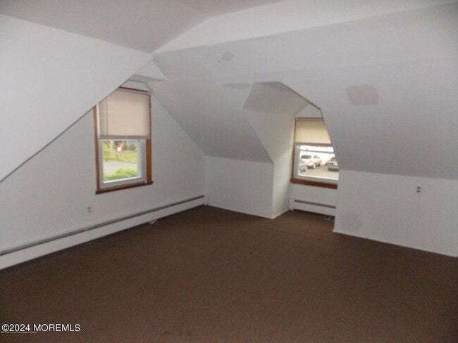 Building Photo - 914 Radnor Ave