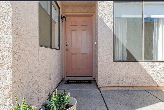 Building Photo - Spacious 3BR Townhome in Tucson