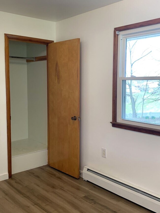 Building Photo - NEW RENT REDUCTION! Charming 3-Bedroom, 1-Bath Single-Family Home