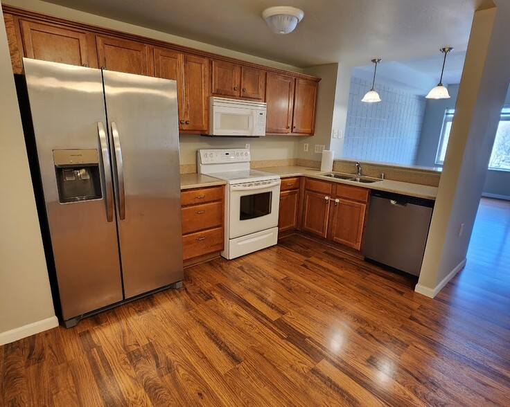 1 kitchen - 400 N Richmond St