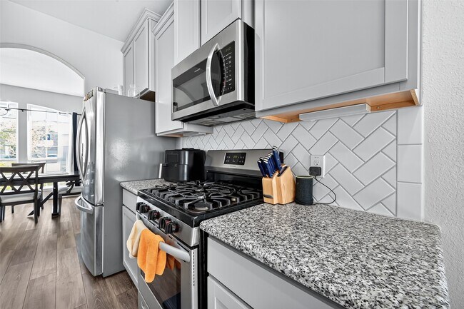 Building Photo - 1601 Darwin Cedar Dr