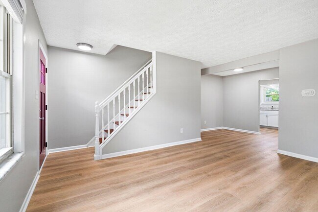 Building Photo - 3500 Warwick Dr