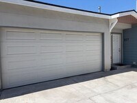 Building Photo - 927 W Olive Ave
