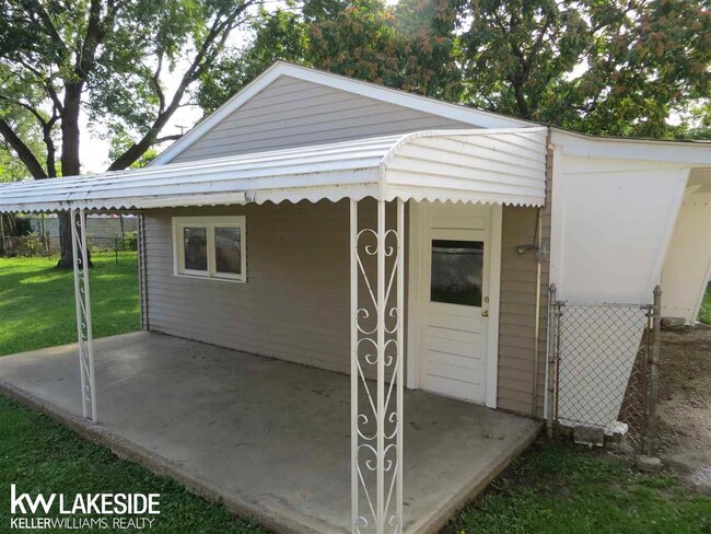 Building Photo - 18270 Sycamore St