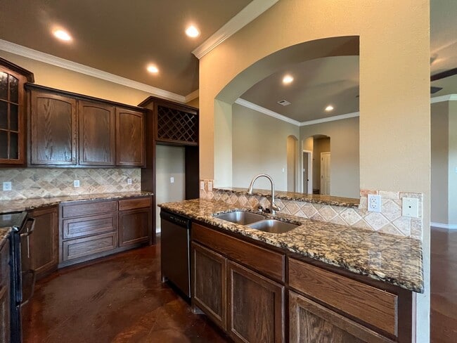 Building Photo - Single Family Homes for Lease in Surrey Vi...